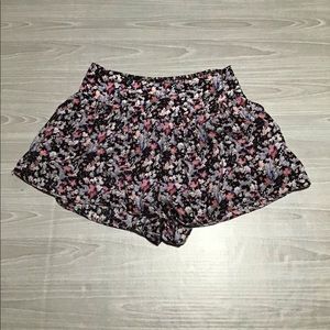 .American Eagle floral boho shorts. Small